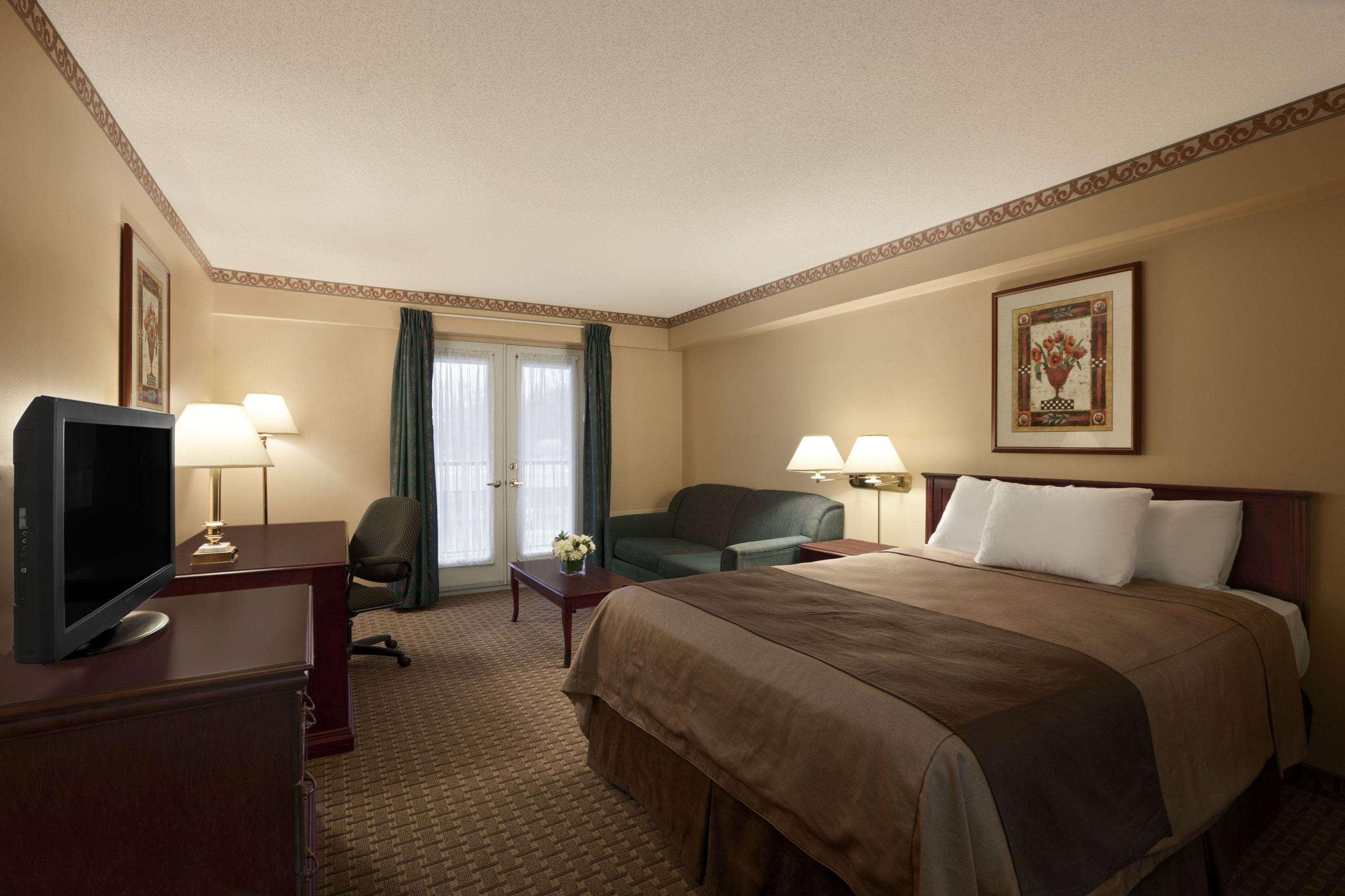 Travelodge By Wyndham Ottawa West Екстер'єр фото