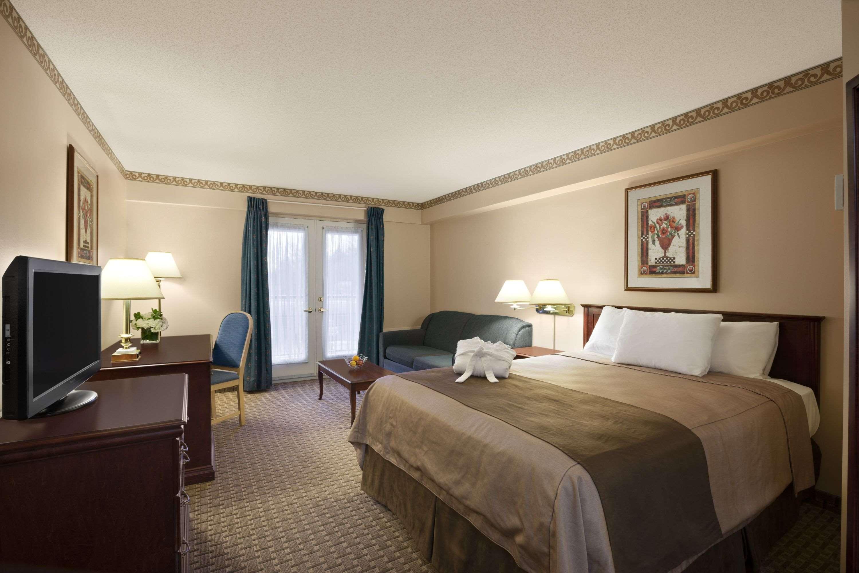 Travelodge By Wyndham Ottawa West Екстер'єр фото
