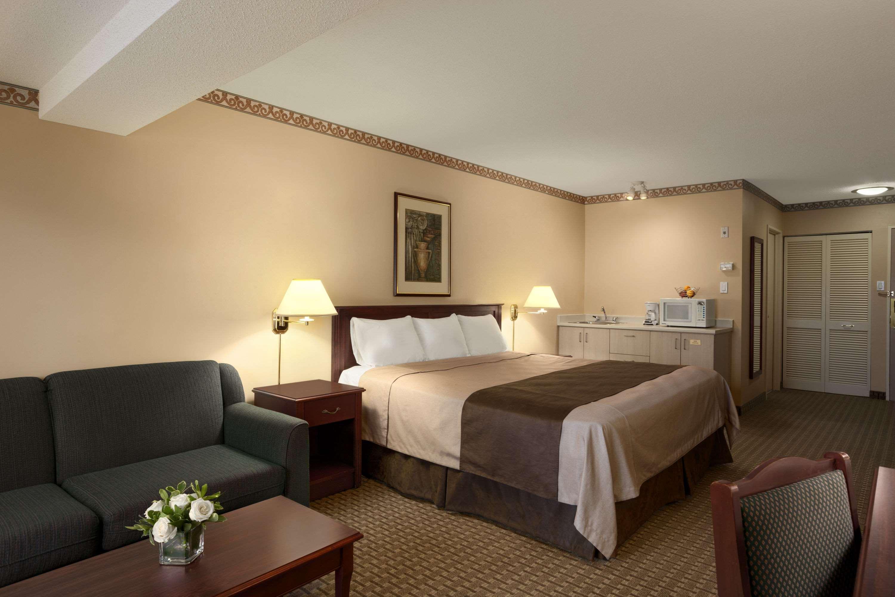 Travelodge By Wyndham Ottawa West Екстер'єр фото