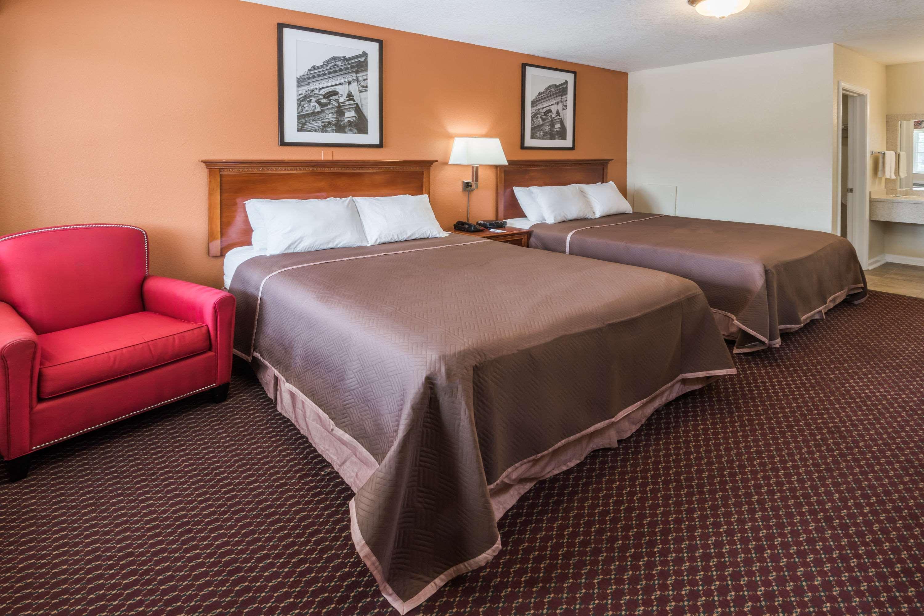 Travelodge By Wyndham Ottawa West Екстер'єр фото