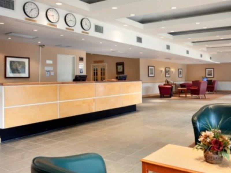 Travelodge By Wyndham Ottawa West Екстер'єр фото