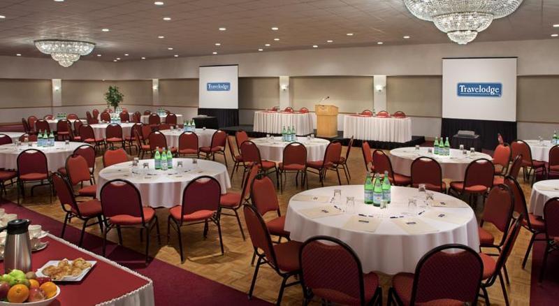 Travelodge By Wyndham Ottawa West Екстер'єр фото