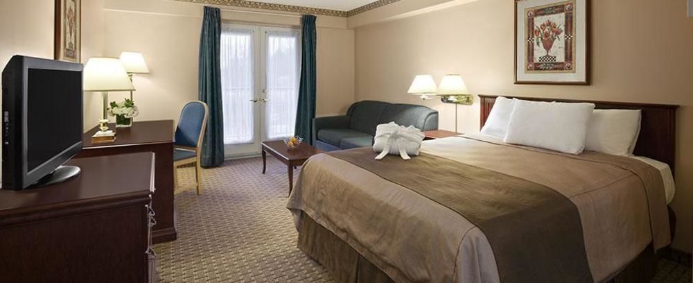 Travelodge By Wyndham Ottawa West Екстер'єр фото