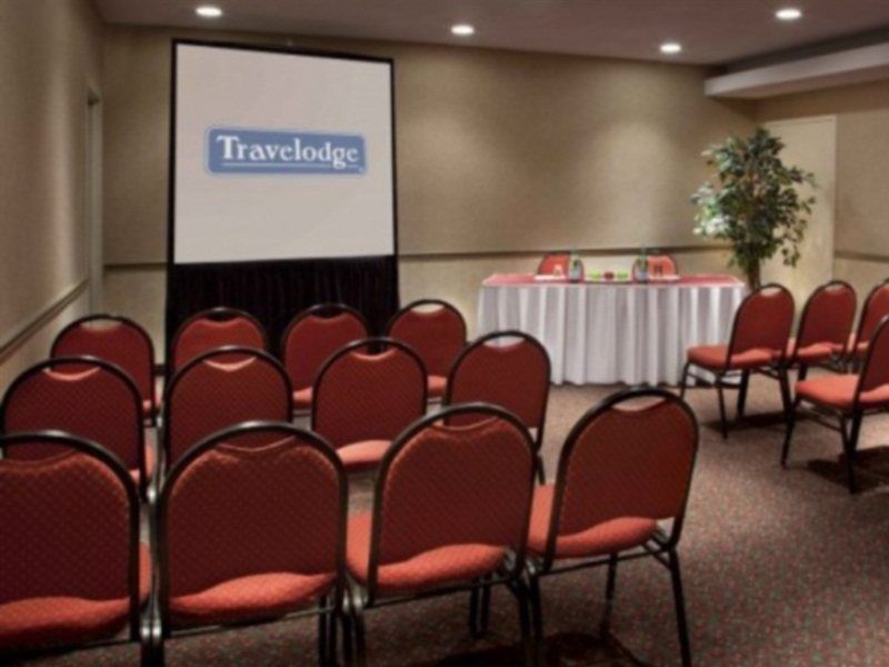 Travelodge By Wyndham Ottawa West Екстер'єр фото