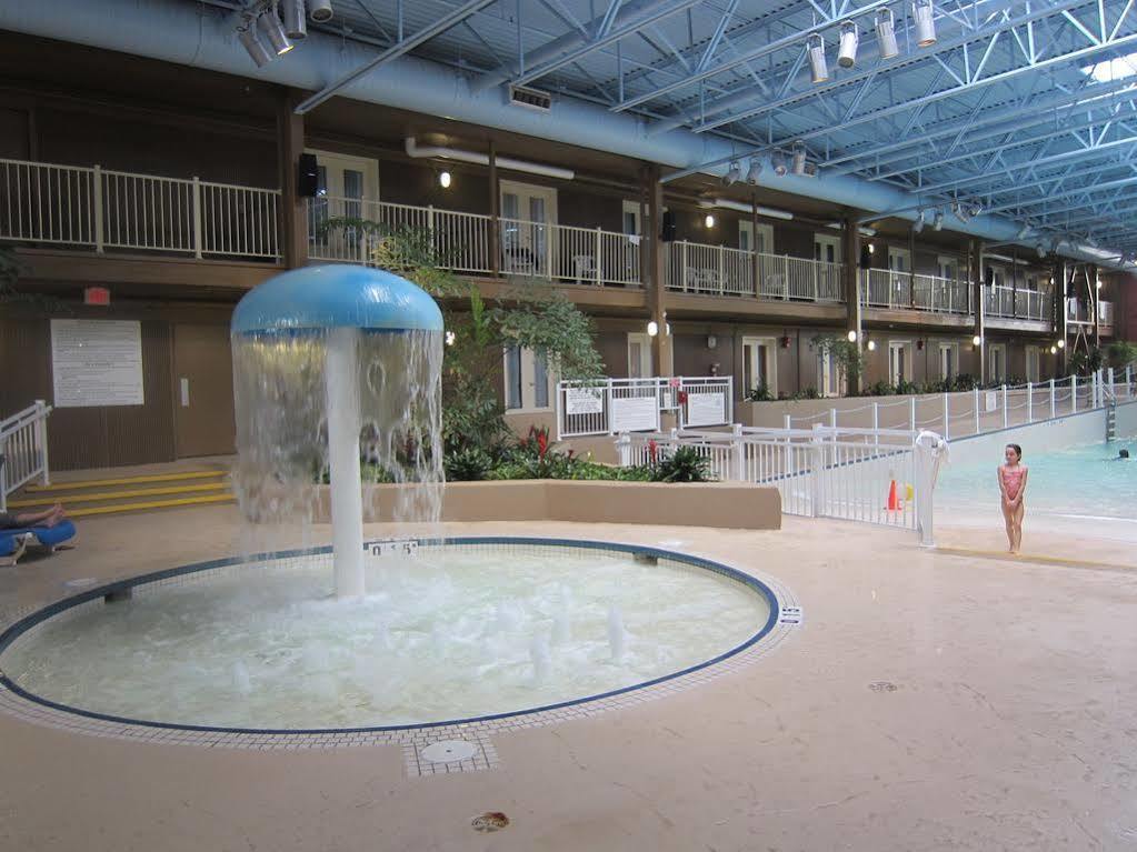 Travelodge By Wyndham Ottawa West Екстер'єр фото