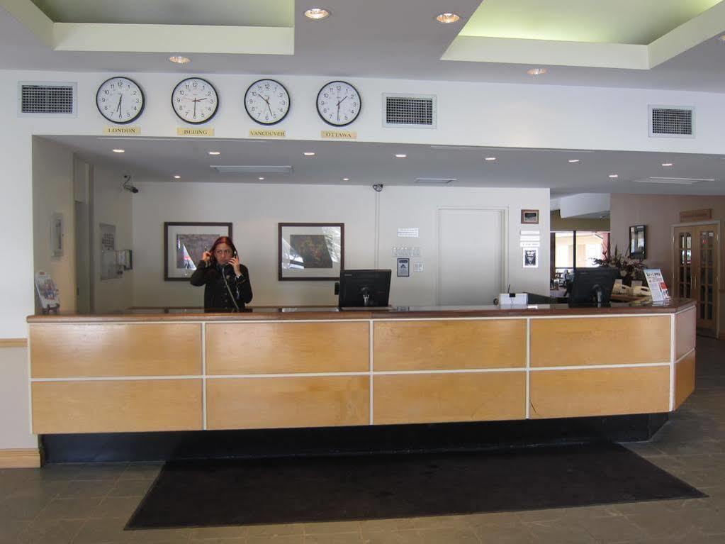 Travelodge By Wyndham Ottawa West Екстер'єр фото
