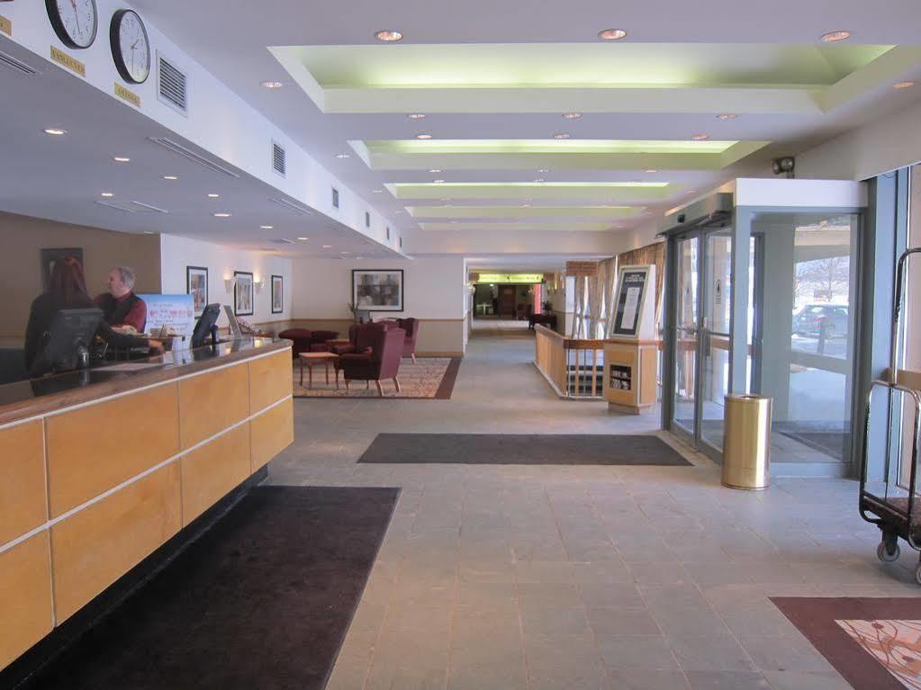 Travelodge By Wyndham Ottawa West Екстер'єр фото