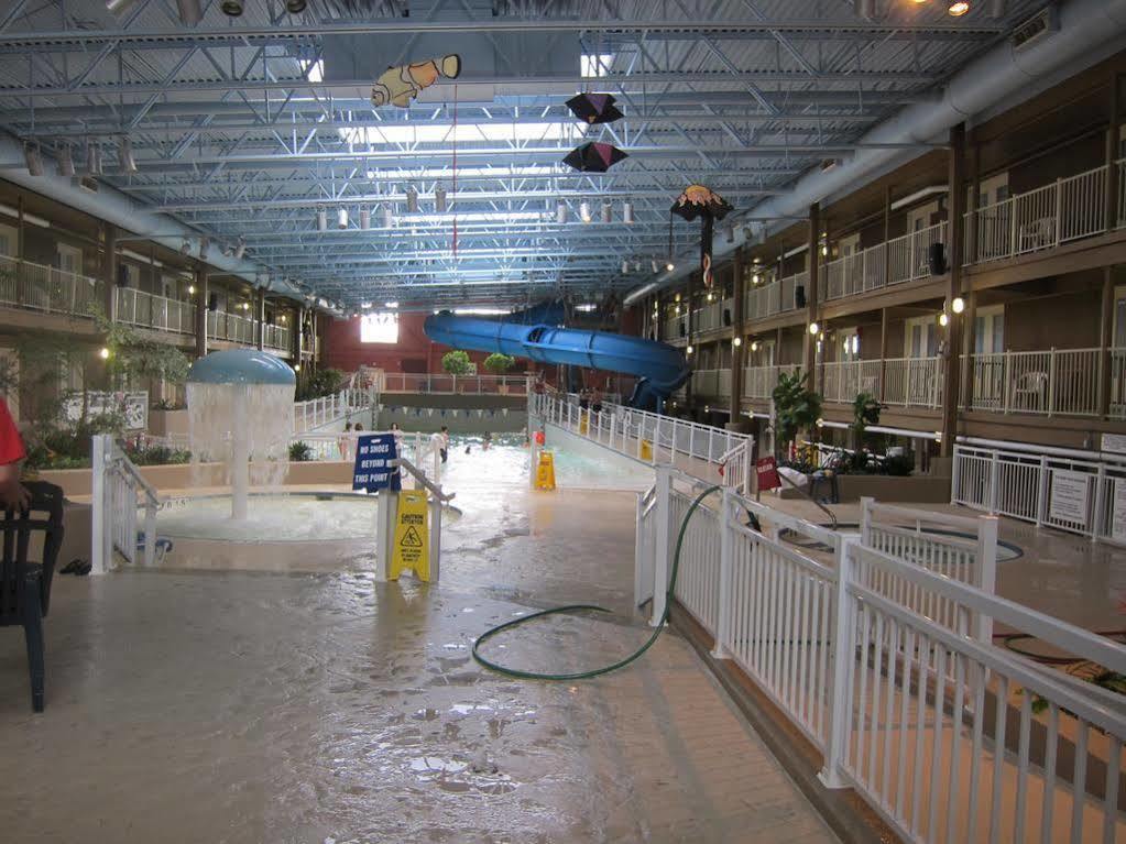 Travelodge By Wyndham Ottawa West Екстер'єр фото